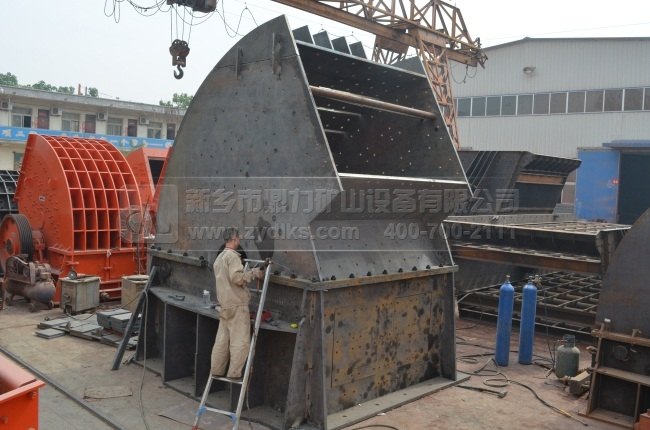 礦山生產(chǎn)打石機(jī)設(shè)備