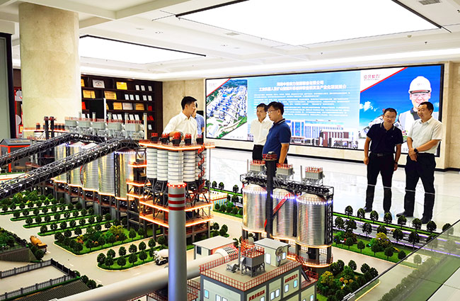 張治民董事長(zhǎng)介紹多位一體循環(huán)建材產(chǎn)業(yè)園項(xiàng)目建設(shè)理念