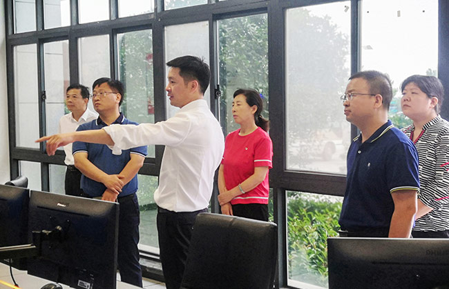 參觀中譽(yù)鼎力礦山管理云數(shù)據(jù)